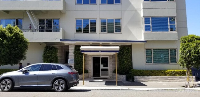 Primary Photo - 1000 Green St