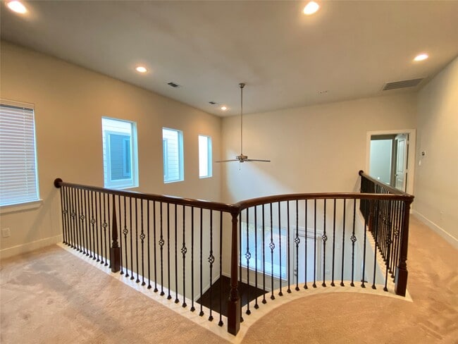 Building Photo - 9510 Cedarpost Square St