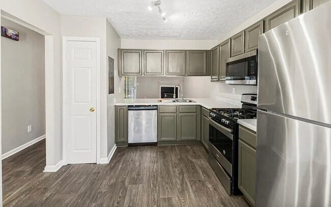 Building Photo - 5910 Hampton Ct