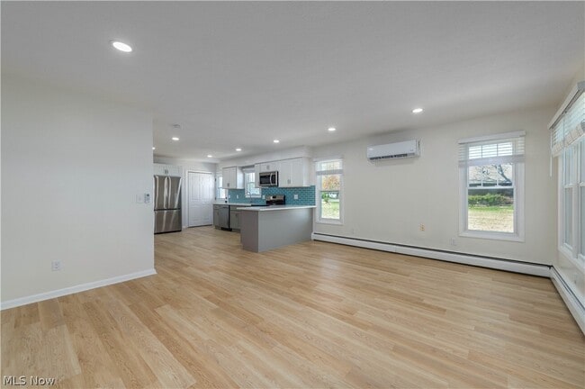 Building Photo - 3844 Edgewater Dr