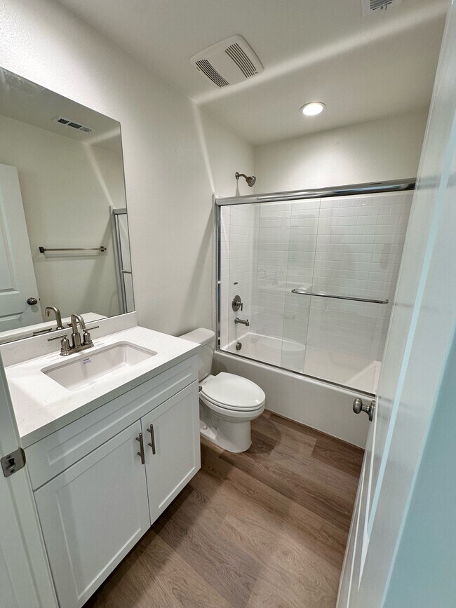 Building Photo - 114 S Lassen Ave