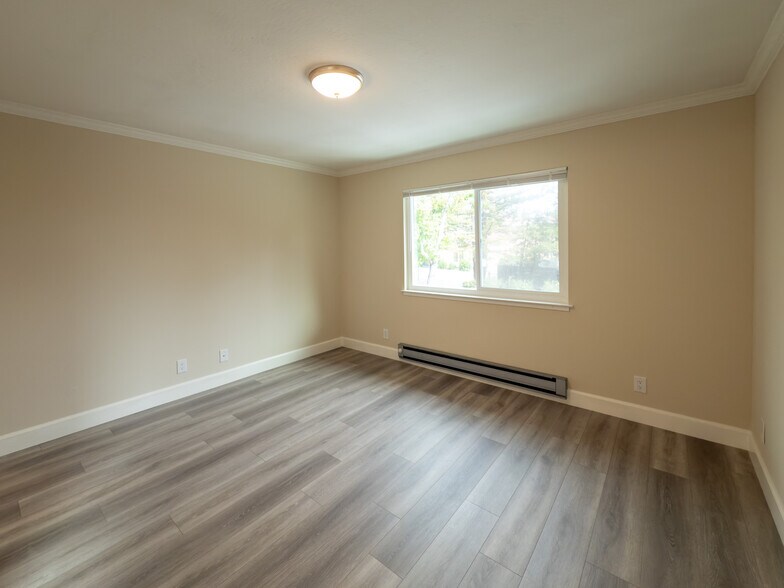 Building Photo - 242 Elwood St