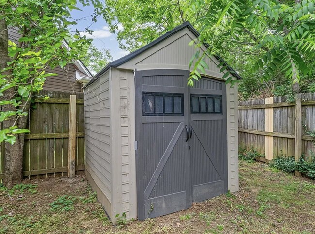 Building Photo - 4 Bedroom Home with Main-Level Primary and Fenced Backyard