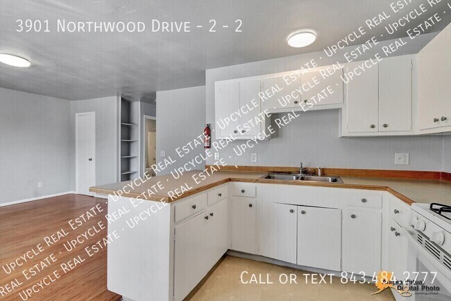 Building Photo - 3901 Northwood Dr