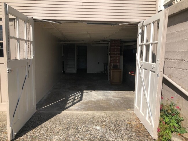 Building Photo - 2078