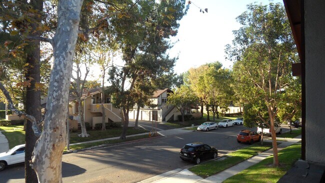 Building Photo - REMODELED 2BR; 1BA end unit condo w/ 1 car garage & 1 parking space