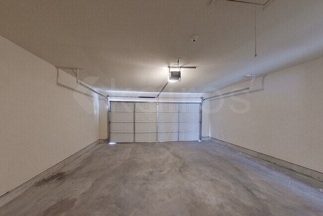 Building Photo - 113 Great Oaks Dr