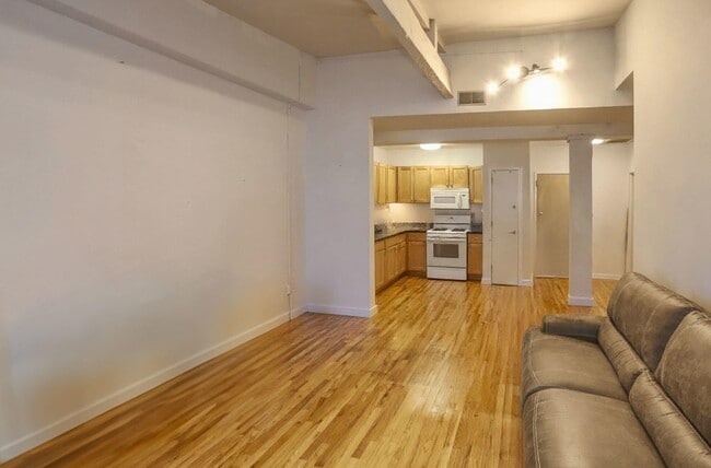 Building Photo - 1034 Clinton St