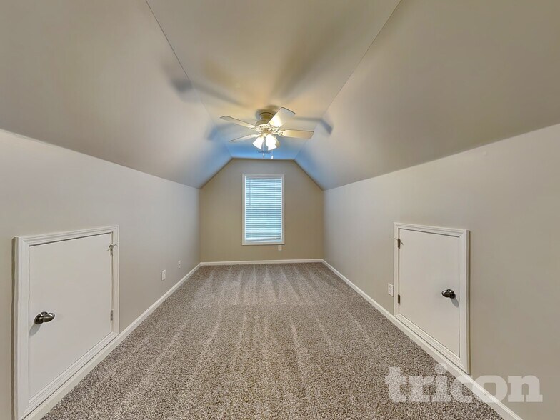 Building Photo - 310 Victory Commons Overlook