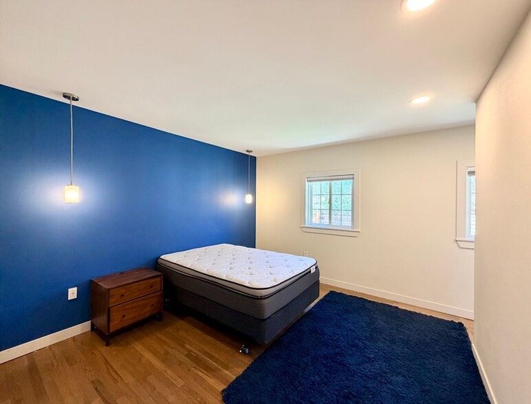 Building Photo - 557 S University Blvd