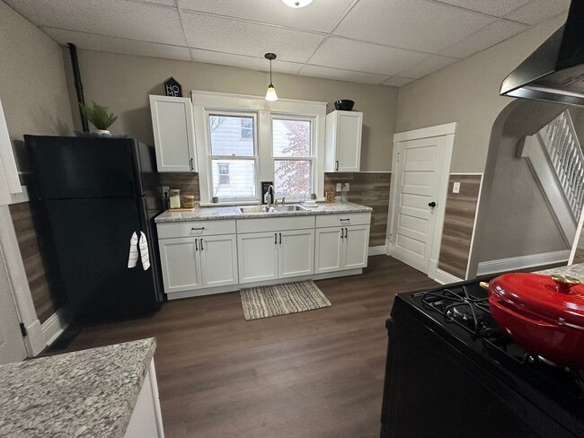 Building Photo - Newly remodeled 3 bed, 1 bath home for ren...