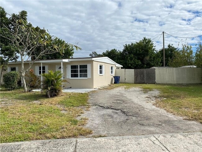 Primary Photo - 898 Java Plum Ave