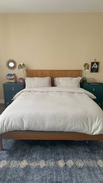 Building Photo - 11645 Montana Ave