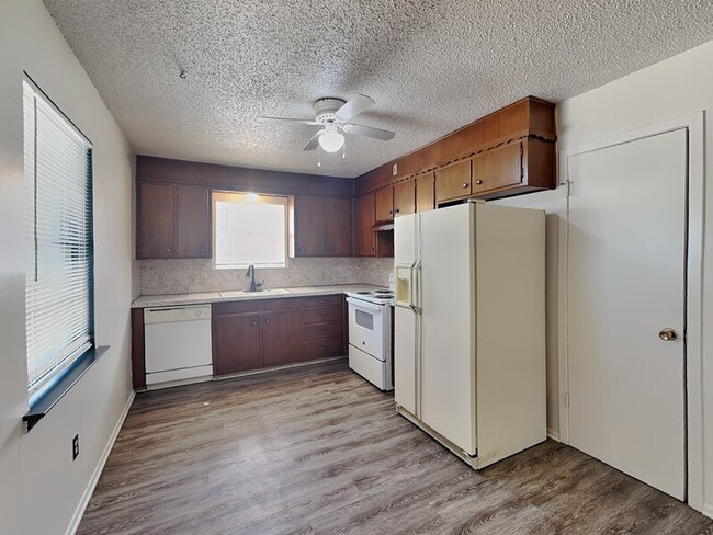 Building Photo - 6220 Wheaton Dr