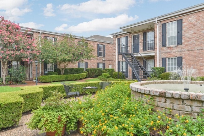 Building Photo - 6402 Del Monte Dr