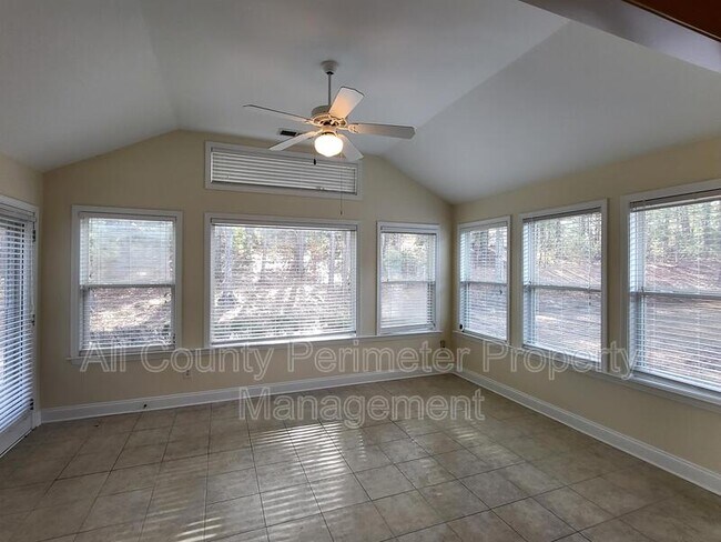 Building Photo - 117 Cottage Club Dr