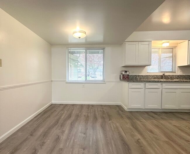 Building Photo - Updated 3 Bedroom 1.5 Bathroom Home in Desirable Arden Park!