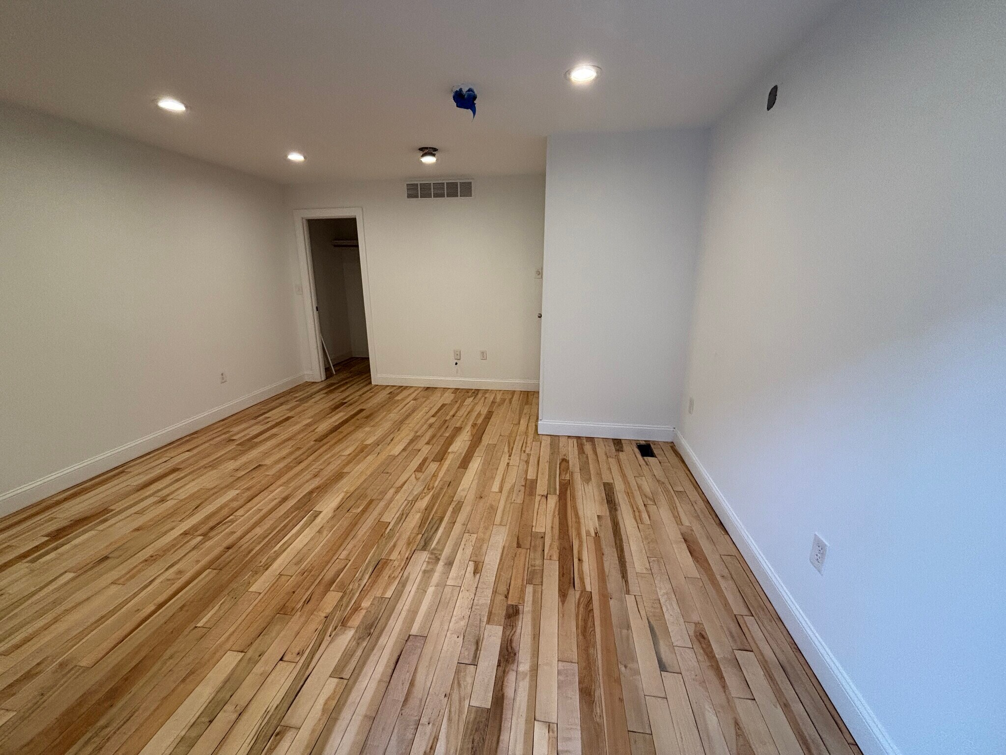 Building Photo - 265 Orange St