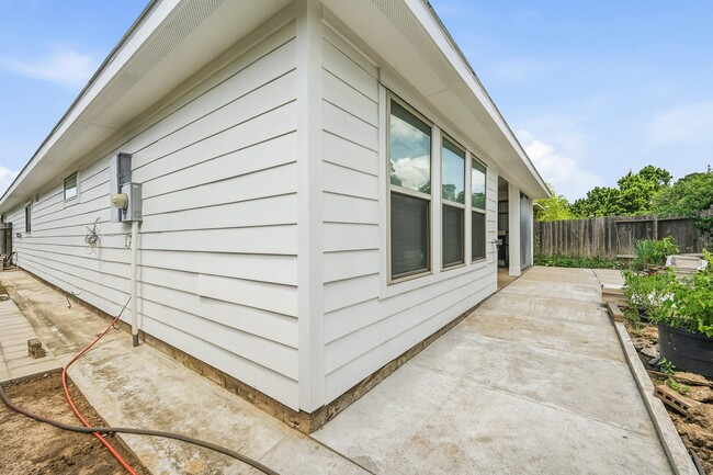 Building Photo - 7126 Whitlow Wonder Ln