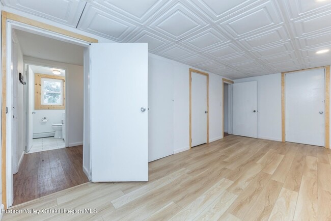 Building Photo - 15 Forestwood Dr