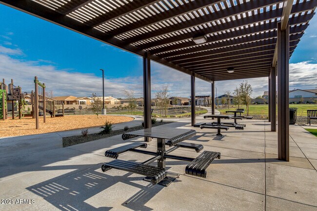 Building Photo - 1346 E Glass Ln
