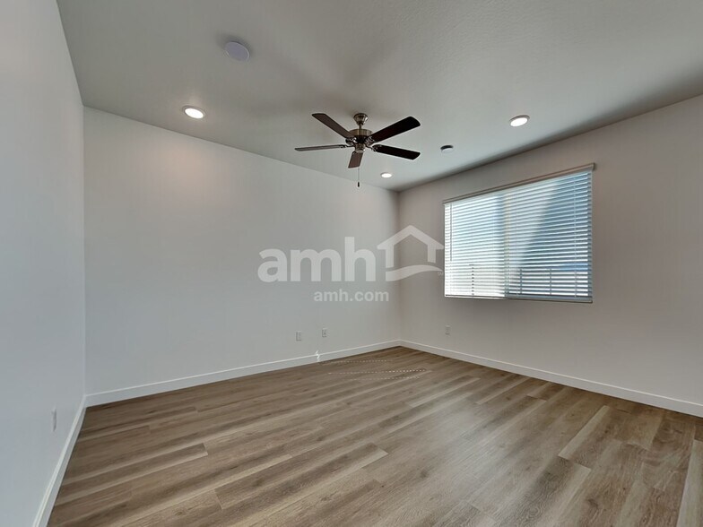 Building Photo - 9747 W Parkway Dr