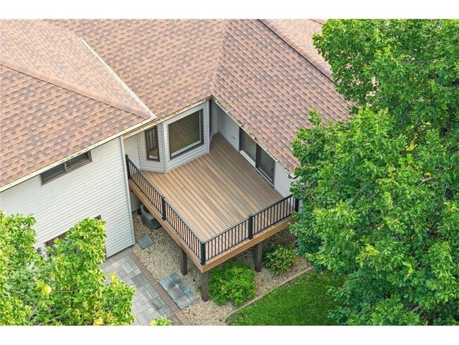 Building Photo - 1008 3rd St NE