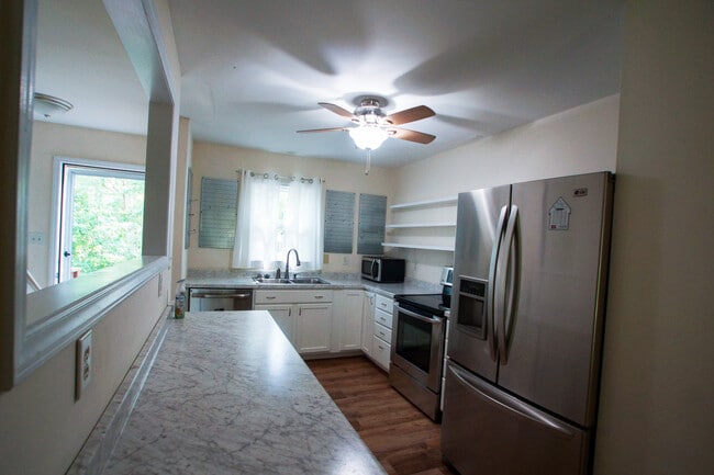 Building Photo - 102 Weatherstone Dr