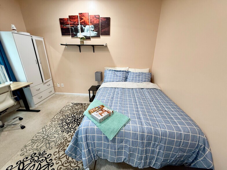 Building Photo - Room in Single Family Home on Arbor Vista Dr