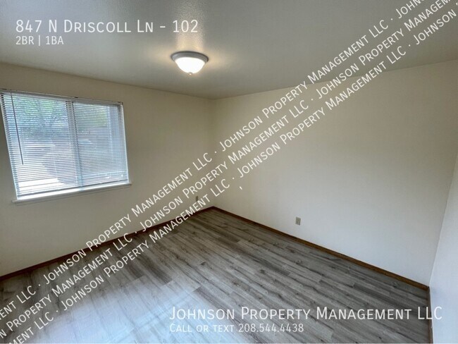Building Photo - 847 N Driscoll Ln