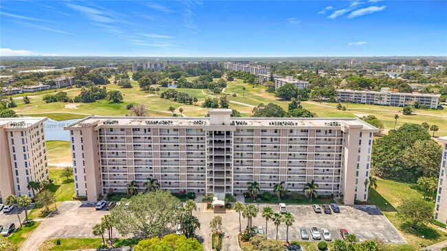 Building Photo - 2671 S Course Dr