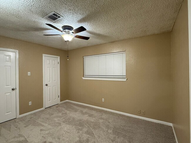 Building Photo - 12539 F Bar Dr