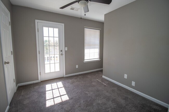 Building Photo - 101 Saskatoon Dr