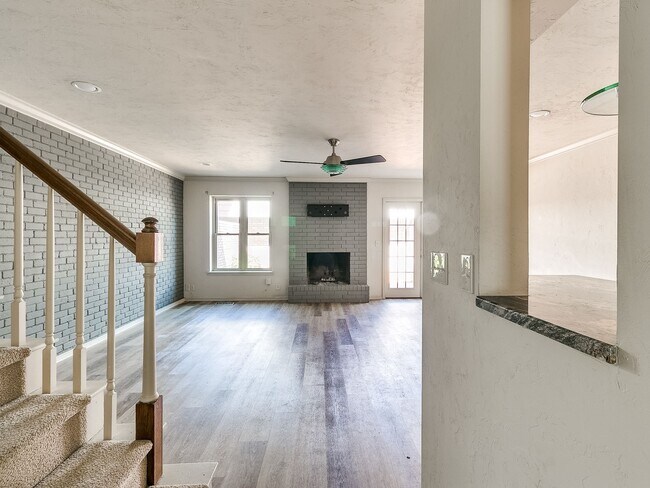 Building Photo - 3063 W Wilshire Blvd