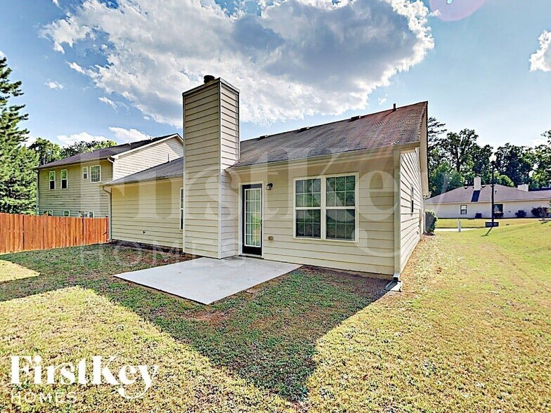 Building Photo - 355 Lakeside Point