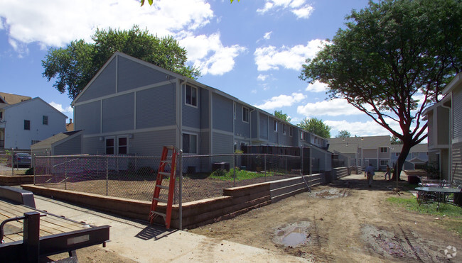 Building Photo - Liberty Hill Town Houses