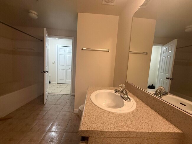 Building Photo - 2801 Chancellorsville Dr