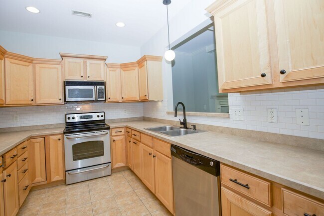 Building Photo - Beautiful corner lot home- Woodlake