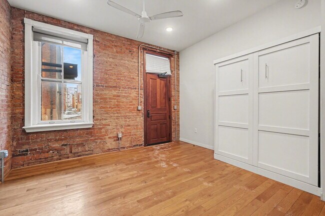 Building Photo - 26 E 14th St