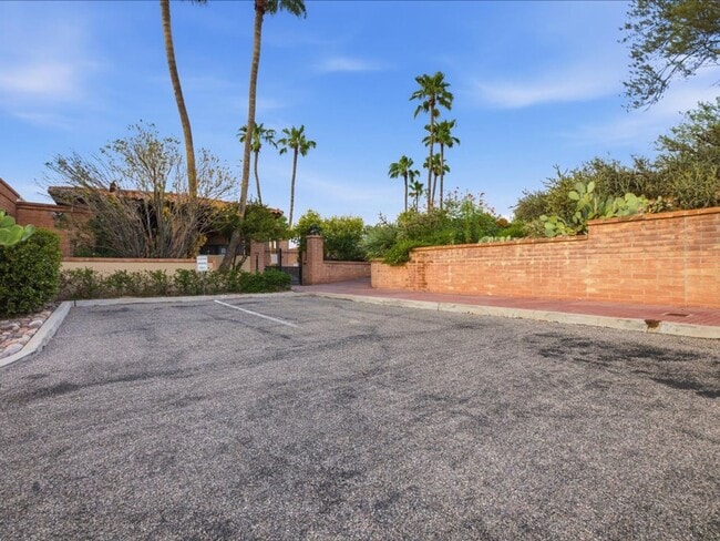 Building Photo - 10111 Spyglass