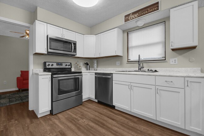 Building Photo - 6590 Bennell Dr