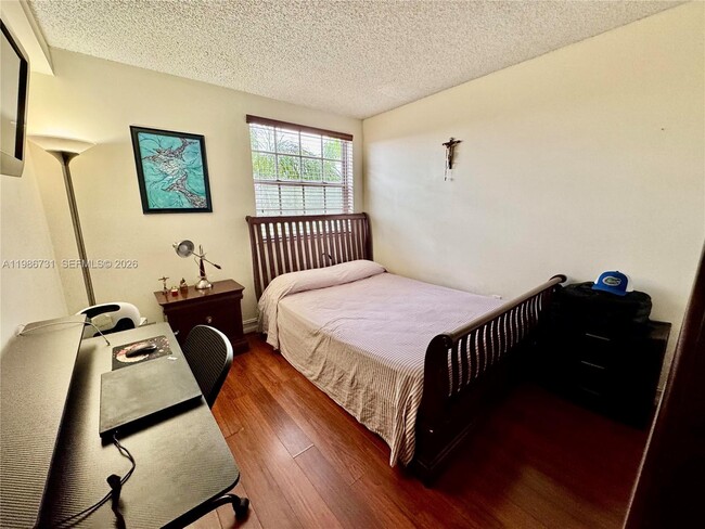 Building Photo - 9731 Fontainebleau Blvd