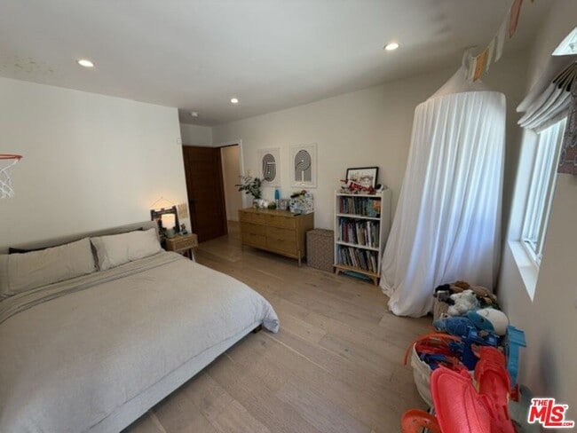 Building Photo - 1768 S Fairfax Ave