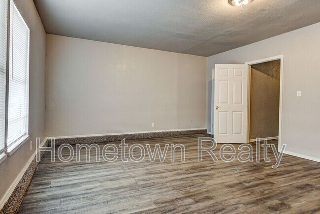 Building Photo - 310 NW 118th St