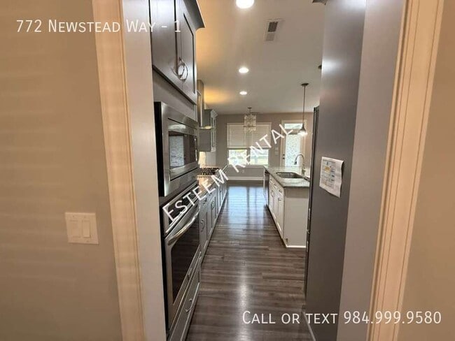 Building Photo - 772 Newstead Way