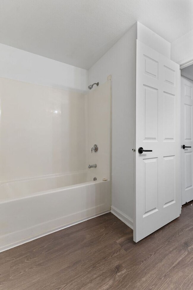 Building Photo - Minutes to Amtrak********** Rent $1725/month*********Southport Accessible