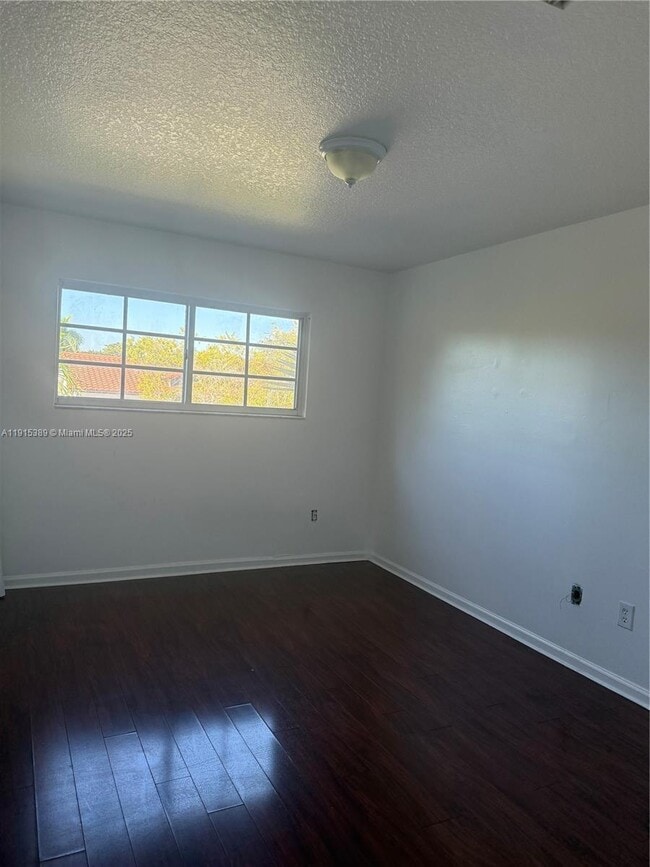 Building Photo - 10937 SW 138th Pl