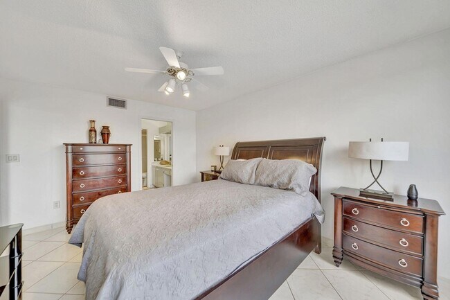 Building Photo - 9485 N Belfort Cir