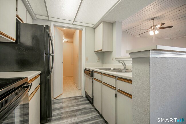 Building Photo - 82 Crown Knoll Ct