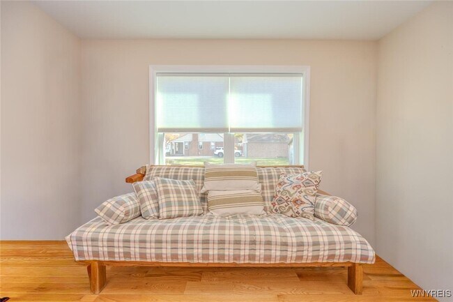 Building Photo - 105 Pine St